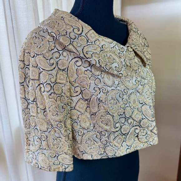 Vintage 1950s lame bolero, gold black cream brocade paisley, short jacket, 4 (S) - Picture 4 of 13